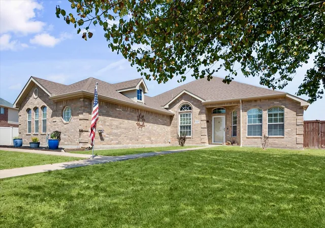 Photo 1 of Single family home for sale at 8821 Mallory Ct, Waxahachie, TX 76065 | MLS# 21369380 | Listing updated on 2026-09-10
