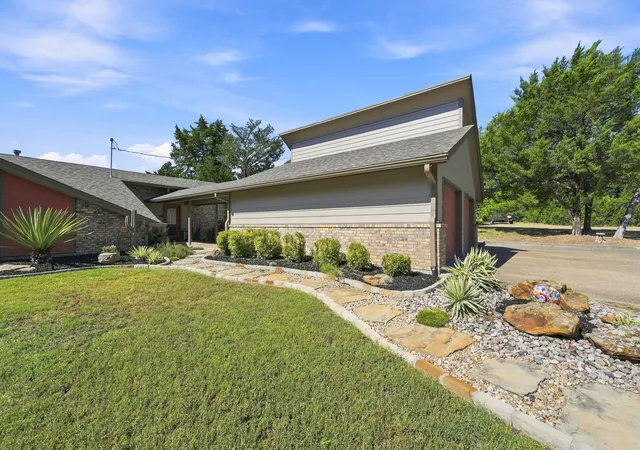 Photo 4 of Single family home for sale at 3840 Mockingbird Ln, Midlothian, TX 76065 | MLS# 21349419 | Listing updated on 2026-09-08