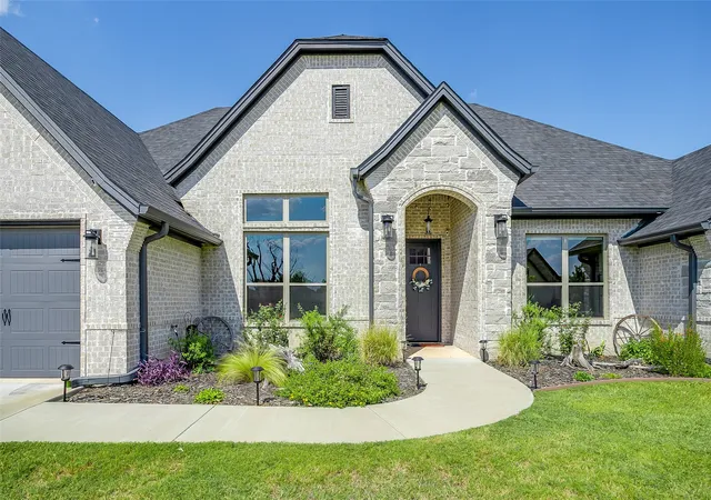 Photo 2 of Sale Pending at 2716 Village Rd, Granbury, TX 76049 | MLS# 21373149 | Listing updated on 2026-09-11