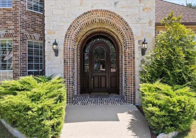 Photo 3 of Single family home for sale at 804 White Buffalo Ln, Rockwall, TX 75032 | MLS# 21374734 | Listing updated on 2026-10-04
