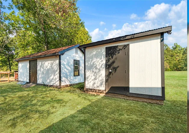 Photo 16 of Single family home for sale at 4232 Farm Rd 196 N, Paris, TX 75462 | MLS# 21373765 | Listing updated on 2026-10-07