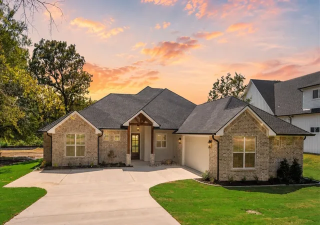 Photo 1 of Single family home for sale at 566 Clubhouse Dr, Corsicana, TX 75109 | MLS# 21372914 | Listing updated on 2026-09-14