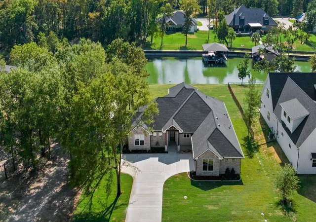 Photo 2 of Single family home for sale at 566 Clubhouse Dr, Corsicana, TX 75109 | MLS# 21372914 | Listing updated on 2026-09-14