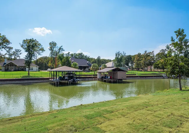 Photo 3 of Single family home for sale at 566 Clubhouse Dr, Corsicana, TX 75109 | MLS# 21372914 | Listing updated on 2026-09-14