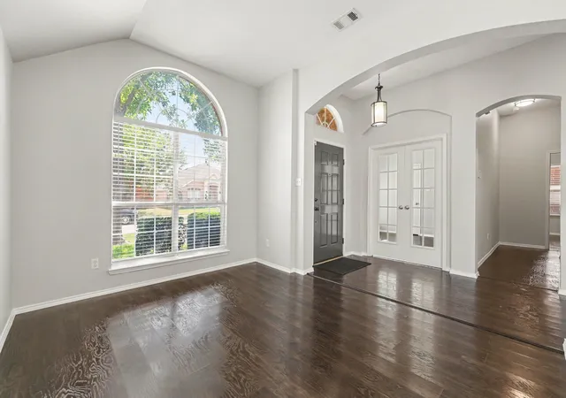 Photo 1 of Single family home for sale at 5528 Green Holw Ln, The Colony, TX 75056 | MLS# 21375002 | Listing updated on 2026-09-13