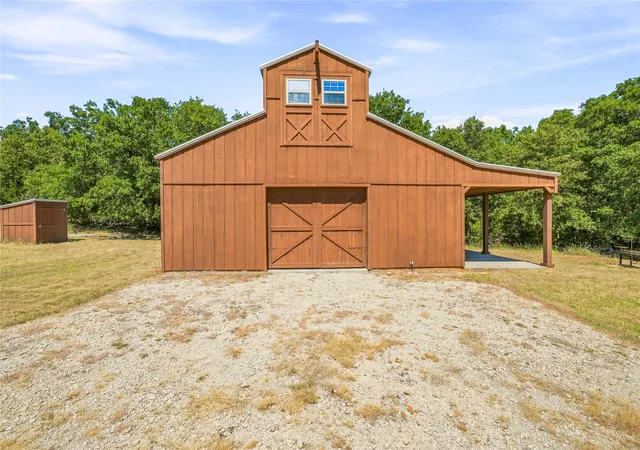 Photo 2 of Single family home for sale at 160 Private Rd 2161, Iredell, TX 76649 | MLS# 21370572 | Listing updated on 2026-09-10