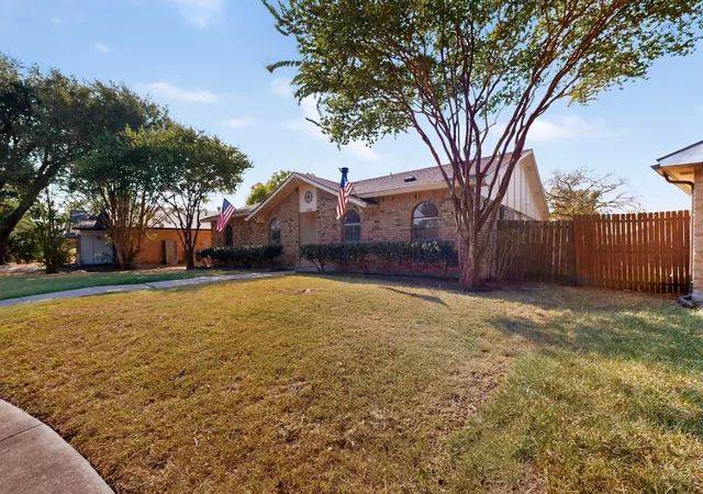 Photo 3 of Sale Pending at 3310 Magnolia Ct, Rowlett, TX 75089 | MLS# 21373722 | Listing updated on 2026-10-27