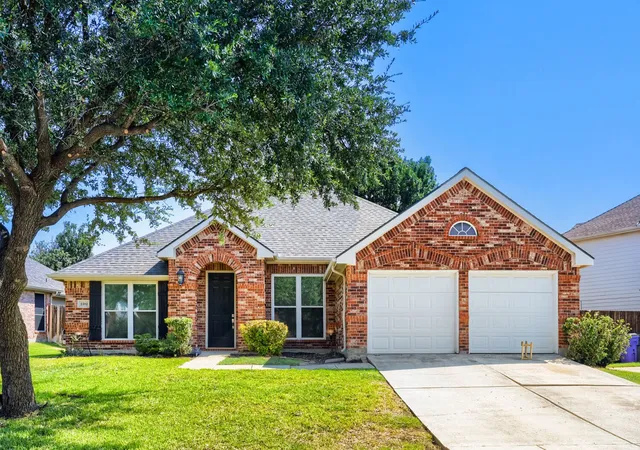 Photo 2 of Single family home for sale at 2302 Hodges Pl, Mansfield, TX 76063 | MLS# 21370347 | Listing updated on 2026-09-12