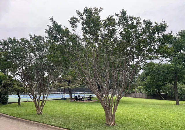 Listing Photo 4 - Condo for sale in building located at 6949 Helsem Wy, Dallas, TX 75230 - Unit #131