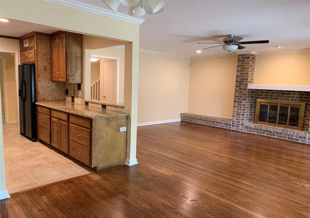 Listing Photo 5 - Condo for sale in building located at 6949 Helsem Wy, Dallas, TX 75230 - Unit #131