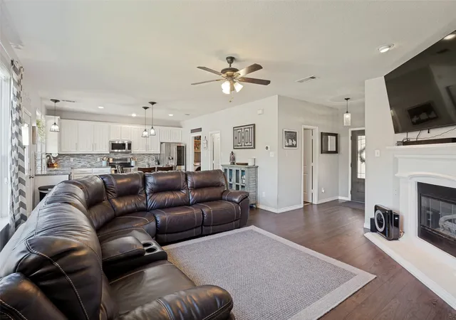 Photo 3 of Sale Pending at 3039 Stallion Xing, Irving, TX 75060 | MLS# 21375136 | Listing updated on 2026-09-16