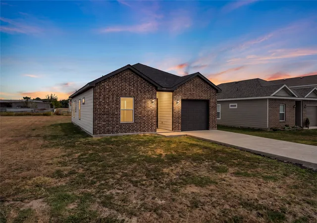 Photo 2 of Single family home for sale at 510 Don Ln, Itasca, TX 76055 | MLS# 21375158 | Listing updated on 2026-09-14