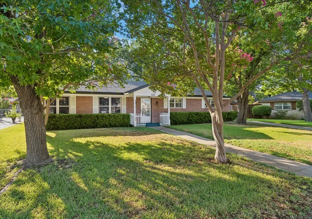Photo 2 of Single family home for sale at 512 Brown Trl Ct, Hurst, TX 76053 | MLS# 21373689 | Listing updated on 2026-09-14