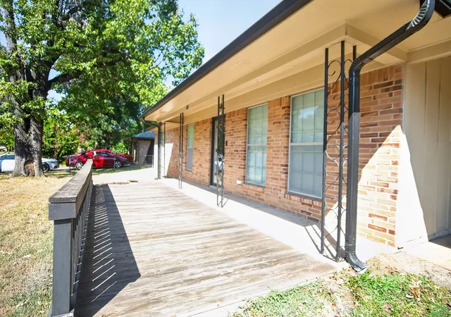 Photo 2 of Sale Pending at 103 Clover Ln, Palestine, TX 75803 | MLS# 21373886 | Listing updated on 2026-09-13