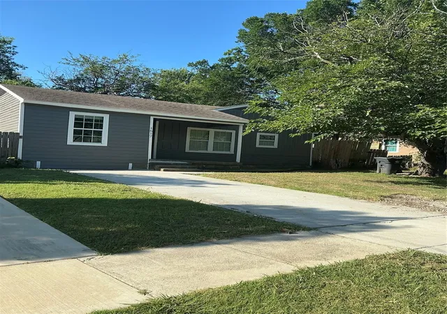 Photo 1 of Sale Pending at 1617 Connally Ter, Arlington, TX 76010 | MLS# 21375315 | Listing updated on 2026-09-18