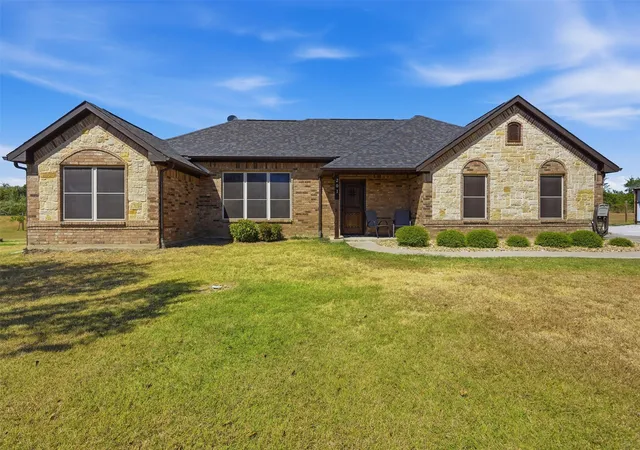 Photo 2 of Sale Pending at 201 N Casey Ct, Springtown, TX 76082 | MLS# 21373551 | Listing updated on 2026-09-18