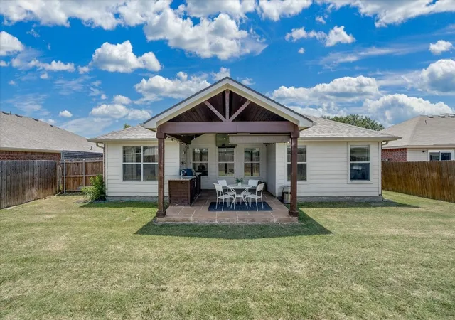 Photo 3 of Sale Pending at 308 Long Prairie Dr, Forney, TX 75126 | MLS# 21375366 | Listing updated on 2026-09-14