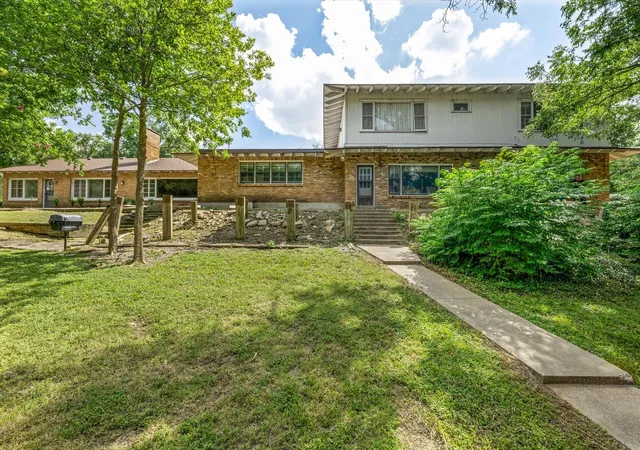 Photo 1 of Mansion for sale at 421 Rice Ave, Waco, TX 76708 | MLS# 21375164 | Listing updated on 2026-09-08
