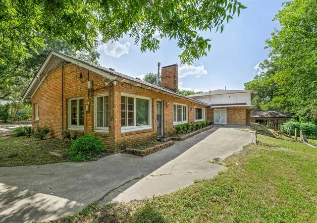 Photo 3 of Single family home for sale at 421 Rice Ave, Waco, TX 76708 | MLS# 21375164 | Listing updated on 2026-09-08