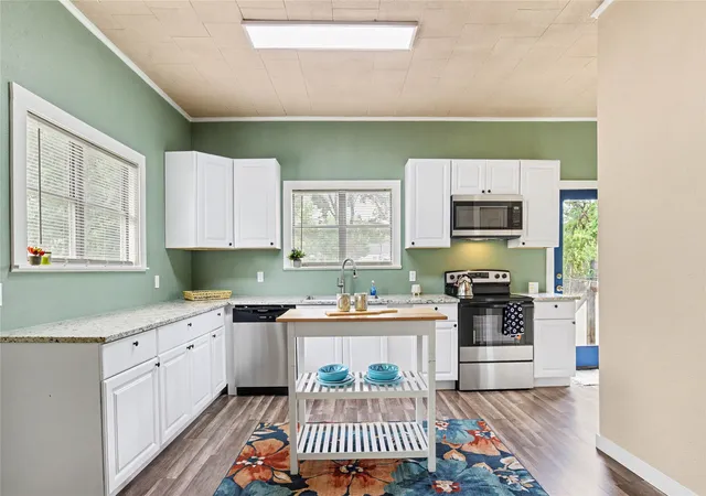Photo 3 of Single family home for sale at 108 E Tyler St, Ennis, TX 75119 | MLS# 21375353 | Listing updated on 2026-09-30
