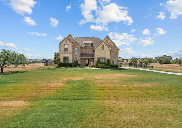 Photo 3 of Sale Pending at 312 Angelina Dr, Aledo, TX 76008 | MLS# 21373682 | Listing updated on 2026-09-14