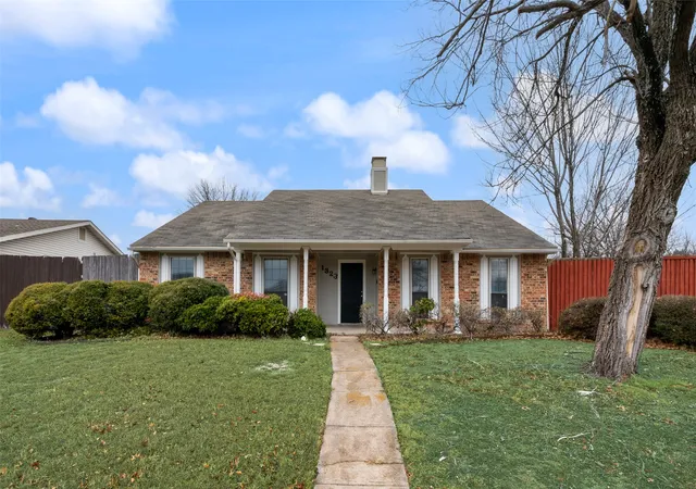 Photo 1 of Single family home for sale at 1323 Rivercrest Blvd, Allen, TX 75002 | MLS# 21375482 | Listing updated on 2026-10-01