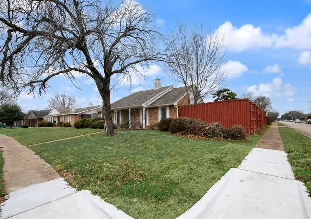 Photo 2 of Single family home for sale at 1323 Rivercrest Blvd, Allen, TX 75002 | MLS# 21375482 | Listing updated on 2026-10-01