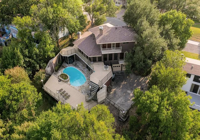 Photo 1 of Single family home for sale at 727 Westwood Dr, Sherman, TX 75092 | MLS# 21373227 | Listing updated on 2026-09-12