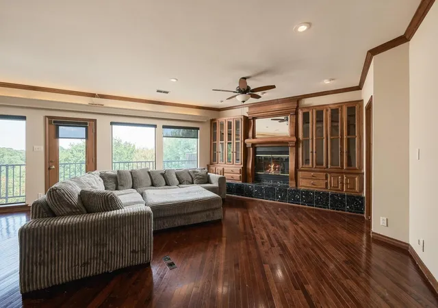 Photo 4 of Single family home for sale at 727 Westwood Dr, Sherman, TX 75092 | MLS# 21373227 | Listing updated on 2026-09-12