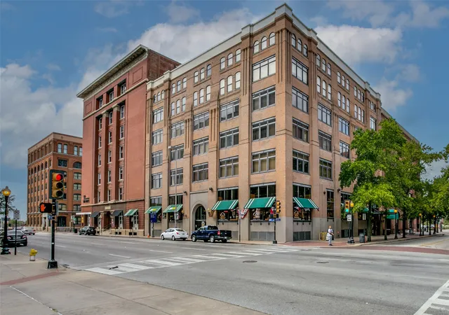 Photo 12 of Condo for sale at 509 Elm St #401, Dallas, TX 75202 | MLS# 21375529 | Listing updated on 2026-10-03