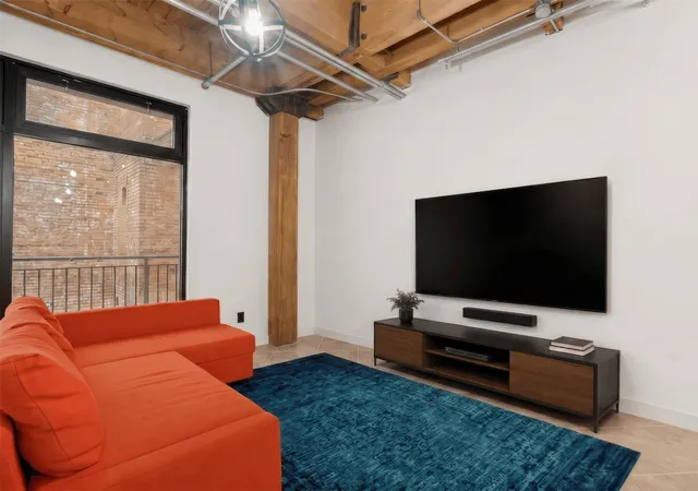 Photo 2 of Condo for sale at 509 Elm St #401, Dallas, TX 75202 | MLS# 21375529 | Listing updated on 2026-10-22
