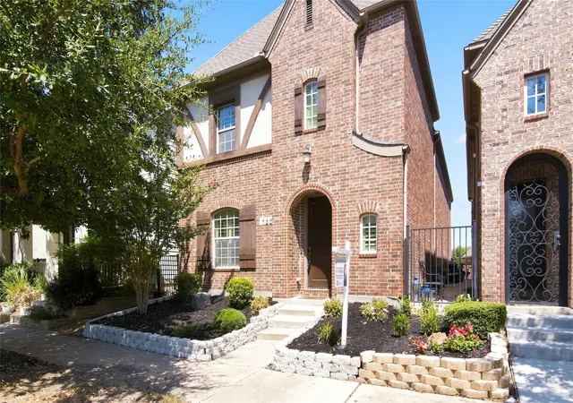Photo 1 of Single family home for sale at 720 Northwood Dr, Flower Mound, TX 75022 | MLS# 21373929 | Listing updated on 2026-09-13