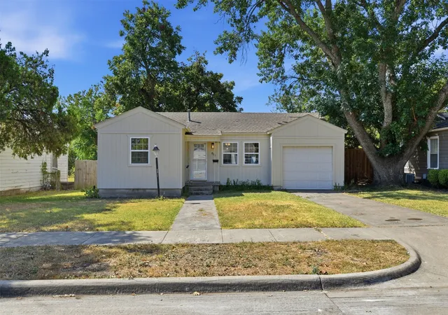 Photo 3 of Single family home for sale at 852 Lilac Dr, Garland, TX 75040 | MLS# 21363552 | Listing updated on 2026-10-07