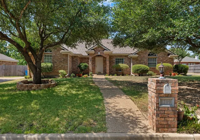Photo 2 of Single family home for sale at 1209 Heatherwood, Hewitt, TX 76643 | MLS# 21375540 | Listing updated on 2026-10-06