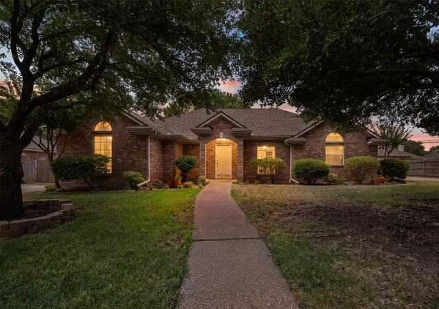 Photo 3 of Single family home for sale at 1209 Heatherwood, Hewitt, TX 76643 | MLS# 21375540 | Listing updated on 2026-10-06