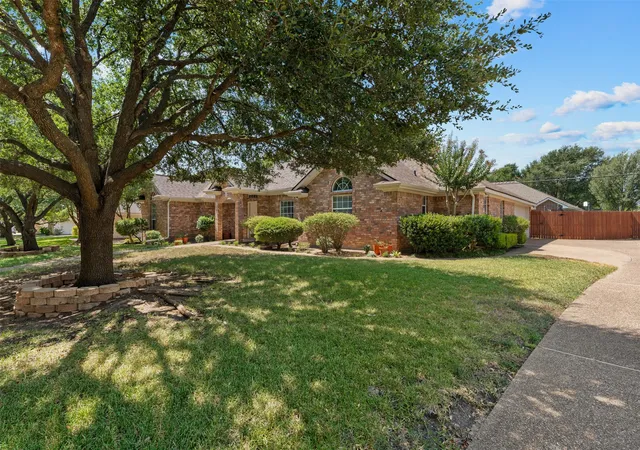 Photo 3 of Single family home for sale at 1209 Heatherwood, Hewitt, TX 76643 | MLS# 21375540 | Listing updated on 2026-10-06