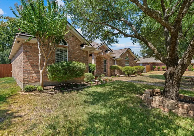 Photo 4 of Single family home for sale at 1209 Heatherwood, Hewitt, TX 76643 | MLS# 21375540 | Listing updated on 2026-10-06