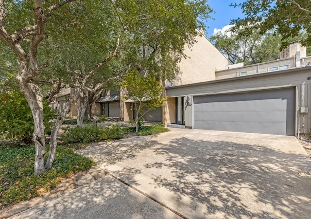 Photo 3 of Townhouse for sale at 4020 Buena Vista, Dallas, TX 75204 | MLS# 21375593 | Listing updated on 2026-09-14