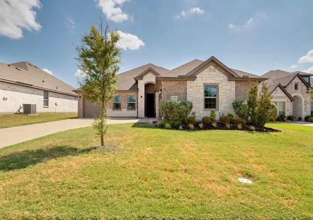 Photo 2 of Single family home for sale at 1006 Summer Grv Dr, Midlothian, TX 76065 | MLS# 21375652 | Listing updated on 2026-10-06