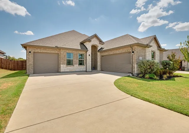 Photo 3 of Single family home for sale at 1006 Summer Grv Dr, Midlothian, TX 76065 | MLS# 21375652 | Listing updated on 2026-10-06