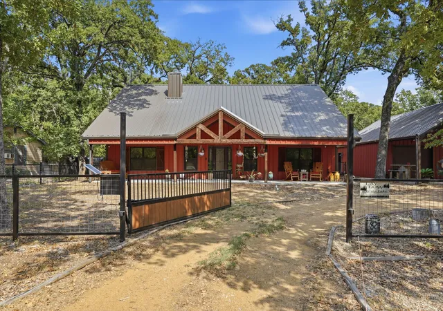 Photo 1 of Sale Pending at 1404 Grove Dr, Quinlan, TX 75474 | MLS# 21375697 | Listing updated on 2026-09-14