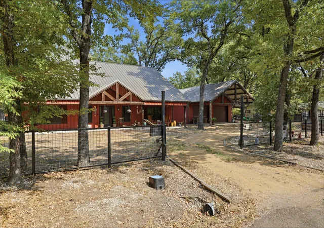 Photo 2 of Sale Pending at 1404 Grove Dr, Quinlan, TX 75474 | MLS# 21375697 | Listing updated on 2026-09-14