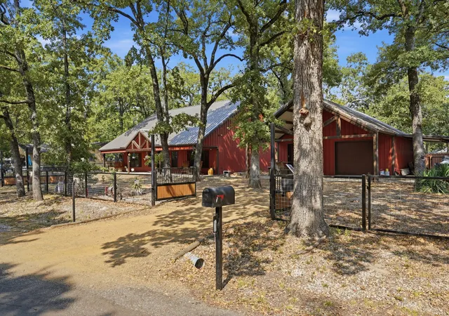 Photo 3 of Sale Pending at 1404 Grove Dr, Quinlan, TX 75474 | MLS# 21375697 | Listing updated on 2026-09-14