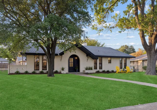 Photo 3 of Single family home for sale at 2133 Oak Valley Ln, Dallas, TX 75232 | MLS# 21375611 | Listing updated on 2026-10-03