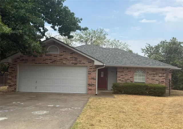 Photo 1 of Single family home for sale at 1302 Pamela Dr, Weatherford, TX 76086 | MLS# 21369407 | Listing updated on 2026-09-08