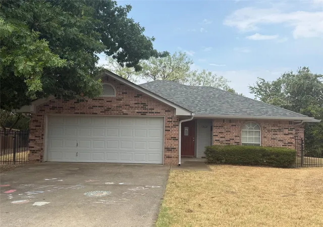 Photo 2 of Single family home for sale at 1302 Pamela Dr, Weatherford, TX 76086 | MLS# 21369407 | Listing updated on 2026-09-08