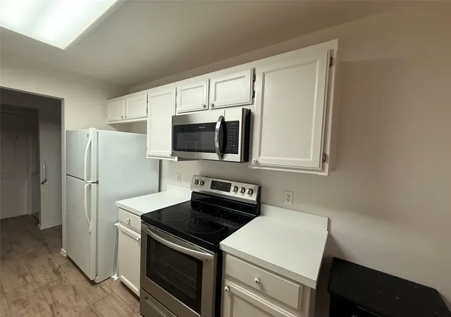 Photo 3 of Single family home for sale at 1302 Pamela Dr, Weatherford, TX 76086 | MLS# 21369407 | Listing updated on 2026-09-08