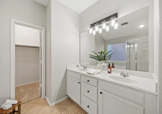 Photo 4 of Sale Pending at 15533 Adlong Dr, Roanoke, TX 76262 | MLS# 21375769 | Listing updated on 2026-09-14