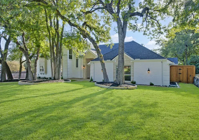Photo 2 of Single family home for sale at 801 Highwoods Trl, Fort Worth, TX 76112 | MLS# 21375810 | Listing updated on 2026-09-12