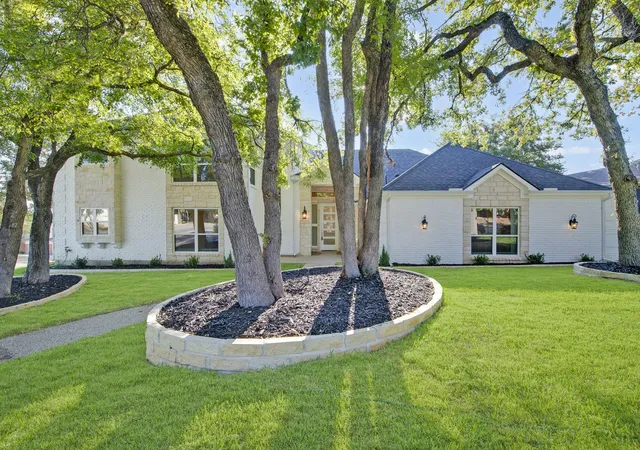 Photo 2 of Single family home for sale at 801 Highwoods Trl, Fort Worth, TX 76112 | MLS# 21375810 | Listing updated on 2026-09-12